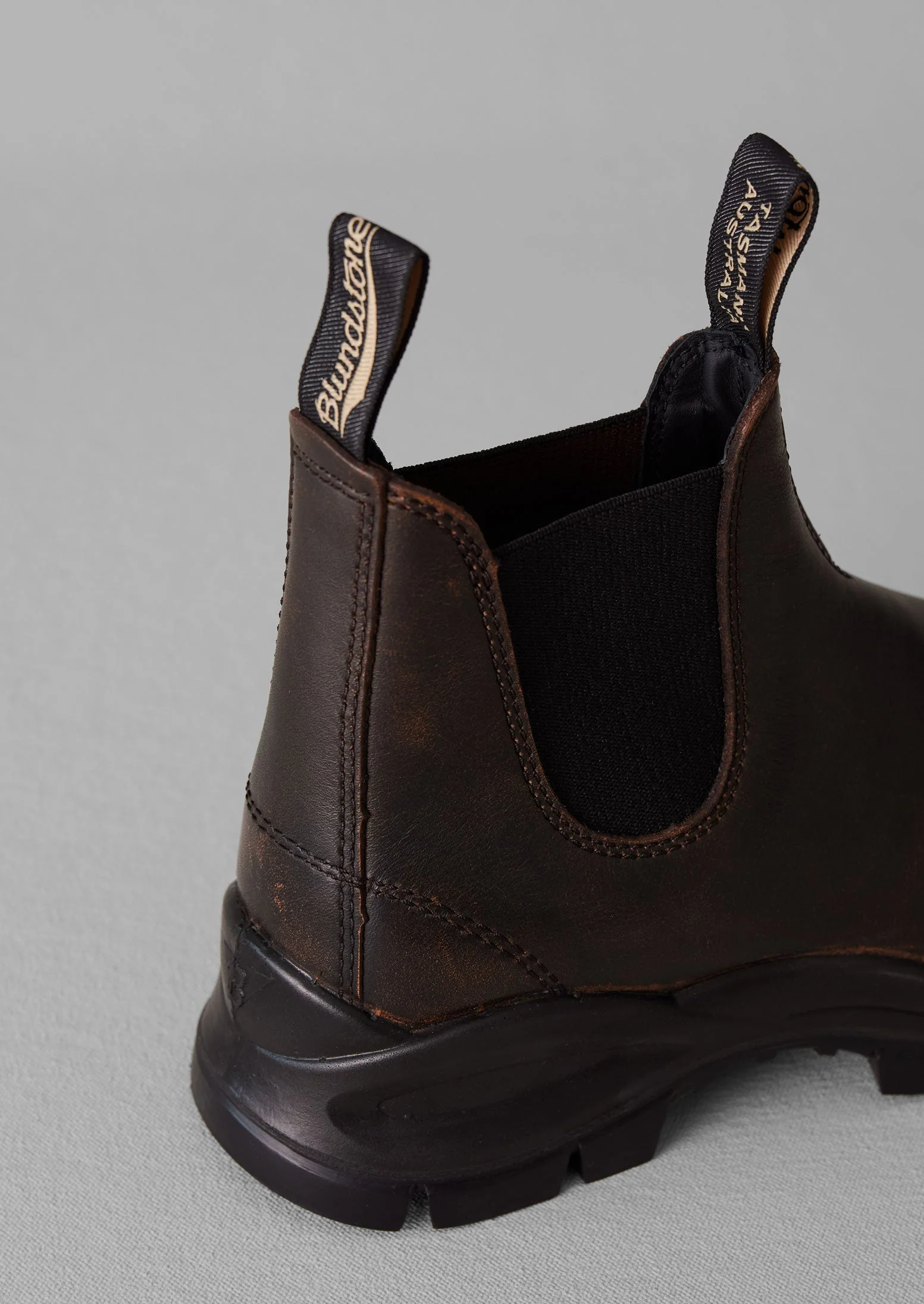 Blundstone Leather Lug Boots | Chocolate - Image 4