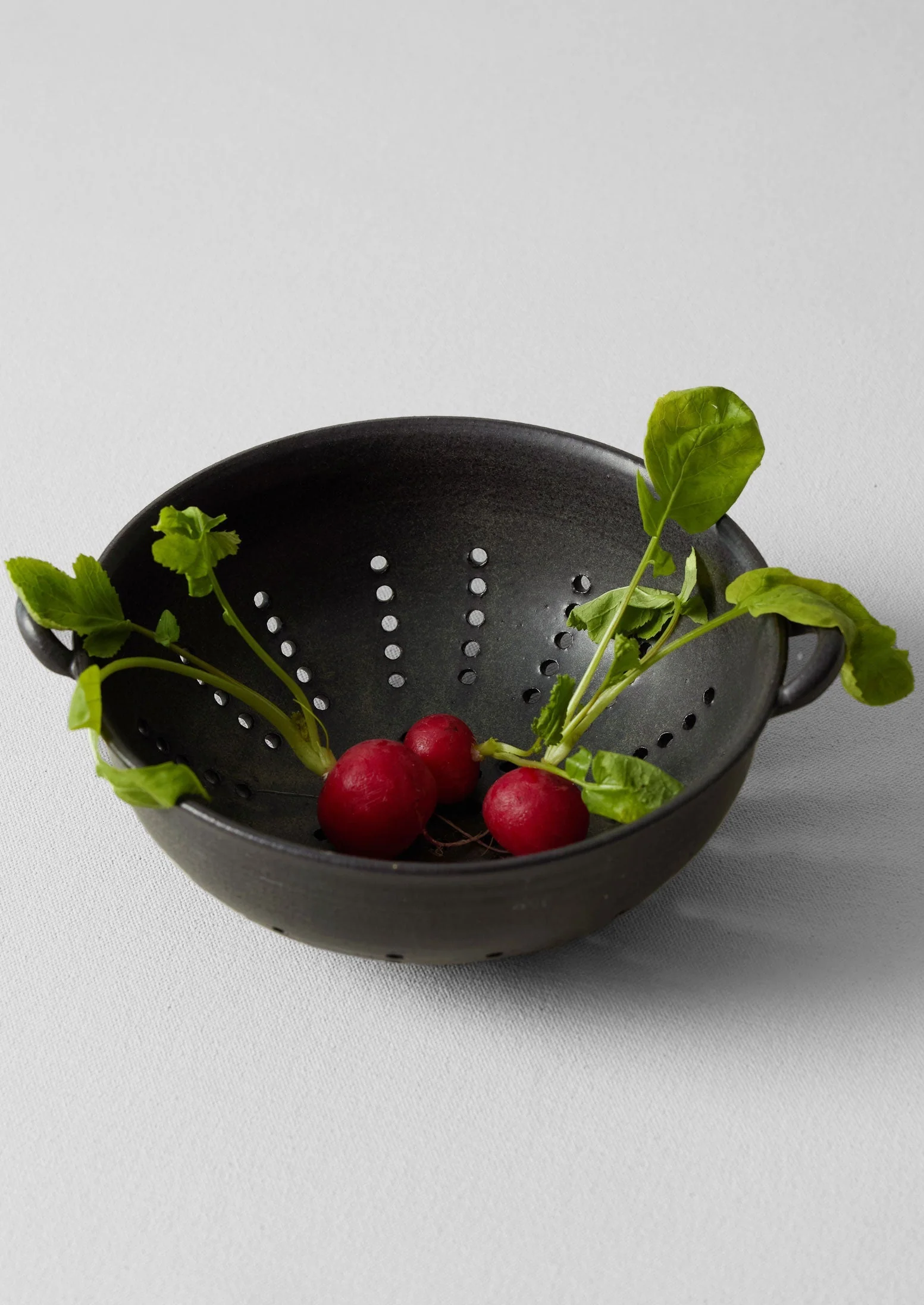 Carla Murdoch Berry Colander | Charcoal - Image 2