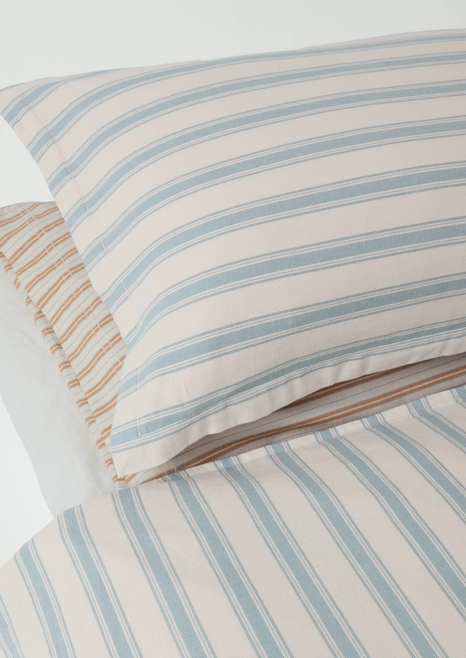Fjord Stripe Cotton Flannel Oxford Pillowcase Set | Washed Blue/Ecru - Image 4