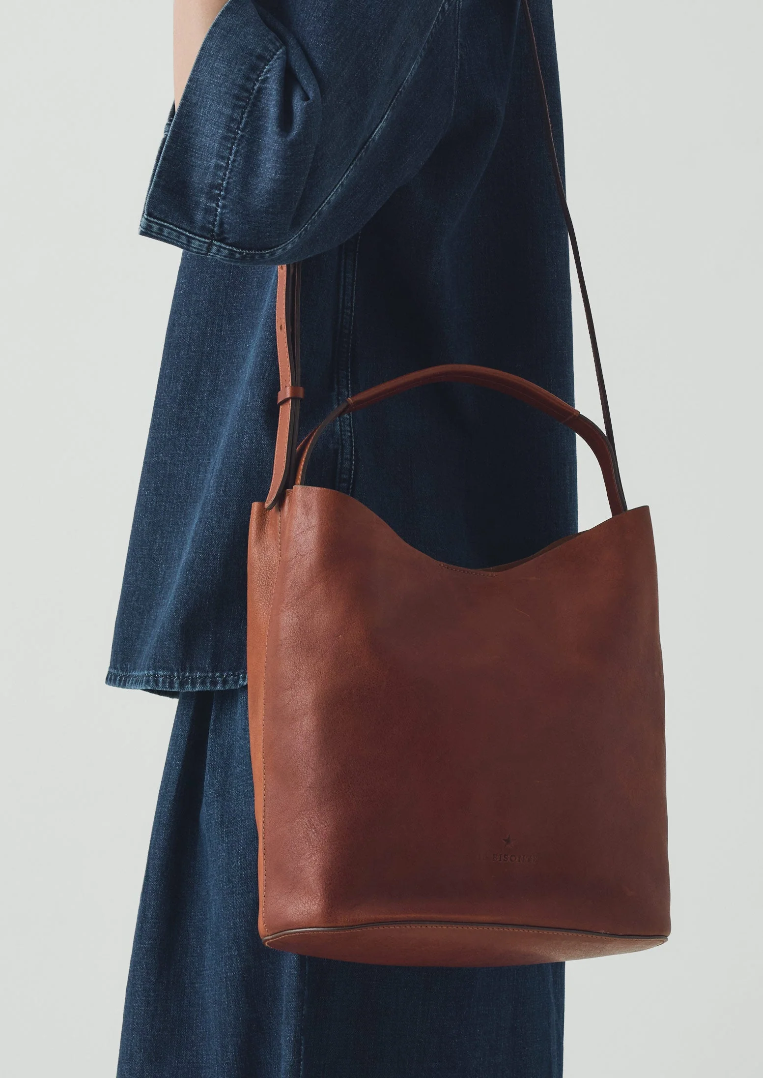 Il Bisonte Leather Bucket Bag | Sepia - Image 4