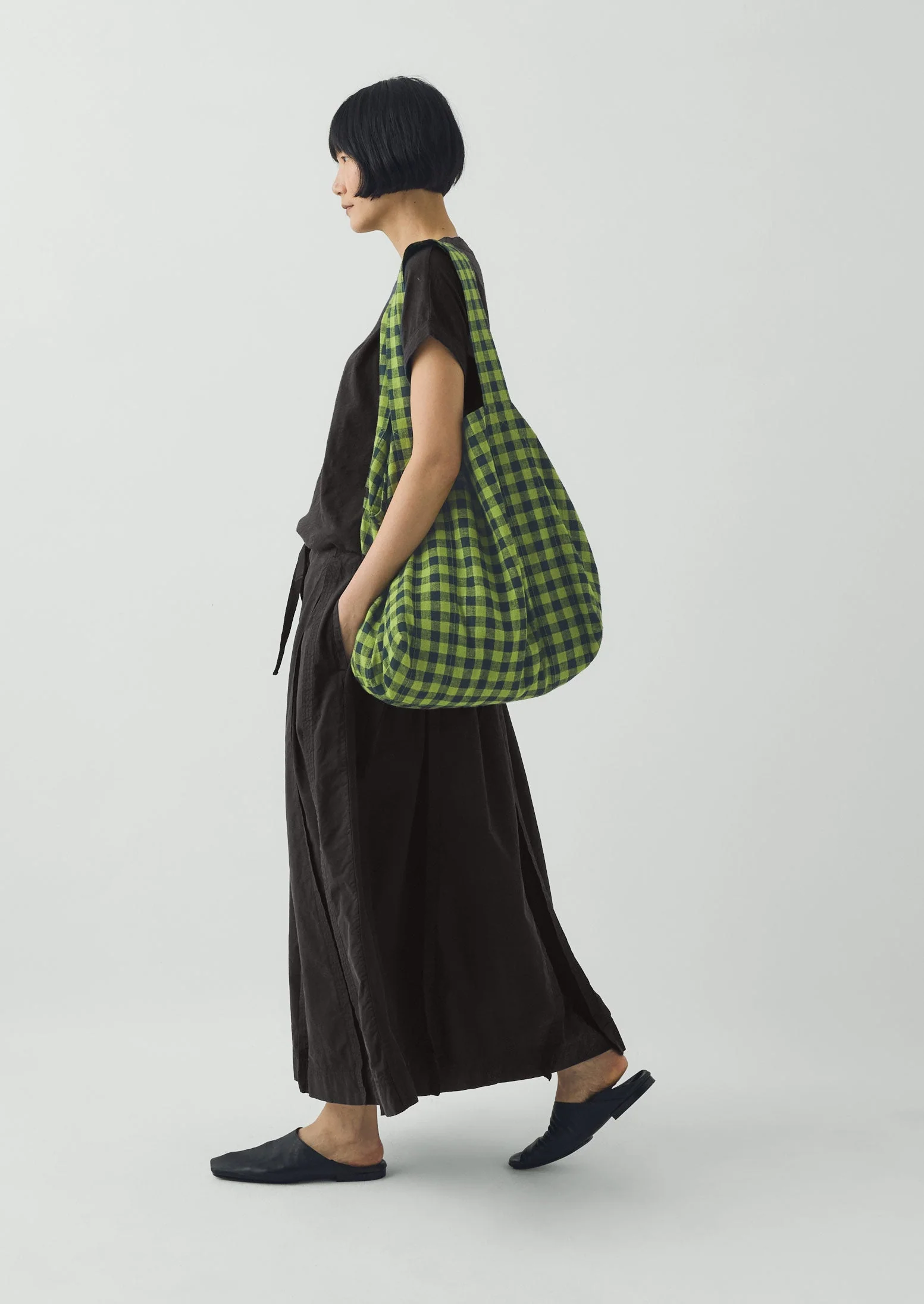 Linen Cotton Gingham Lounge Bag | Beetle Green - Image 4