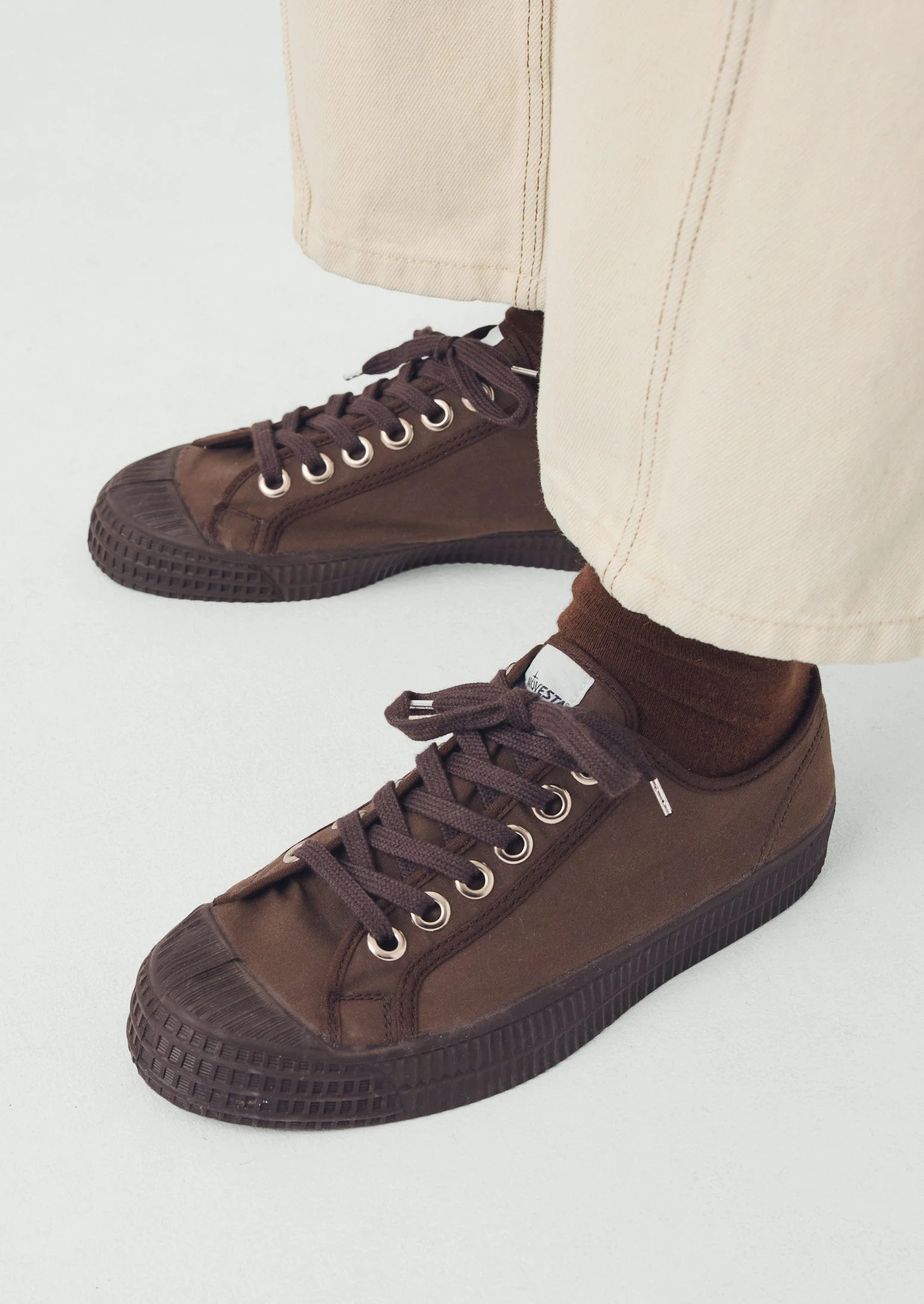 Novesta Star Master Waxed Cotton Plimsolls | Chocolate Brown - Image 2