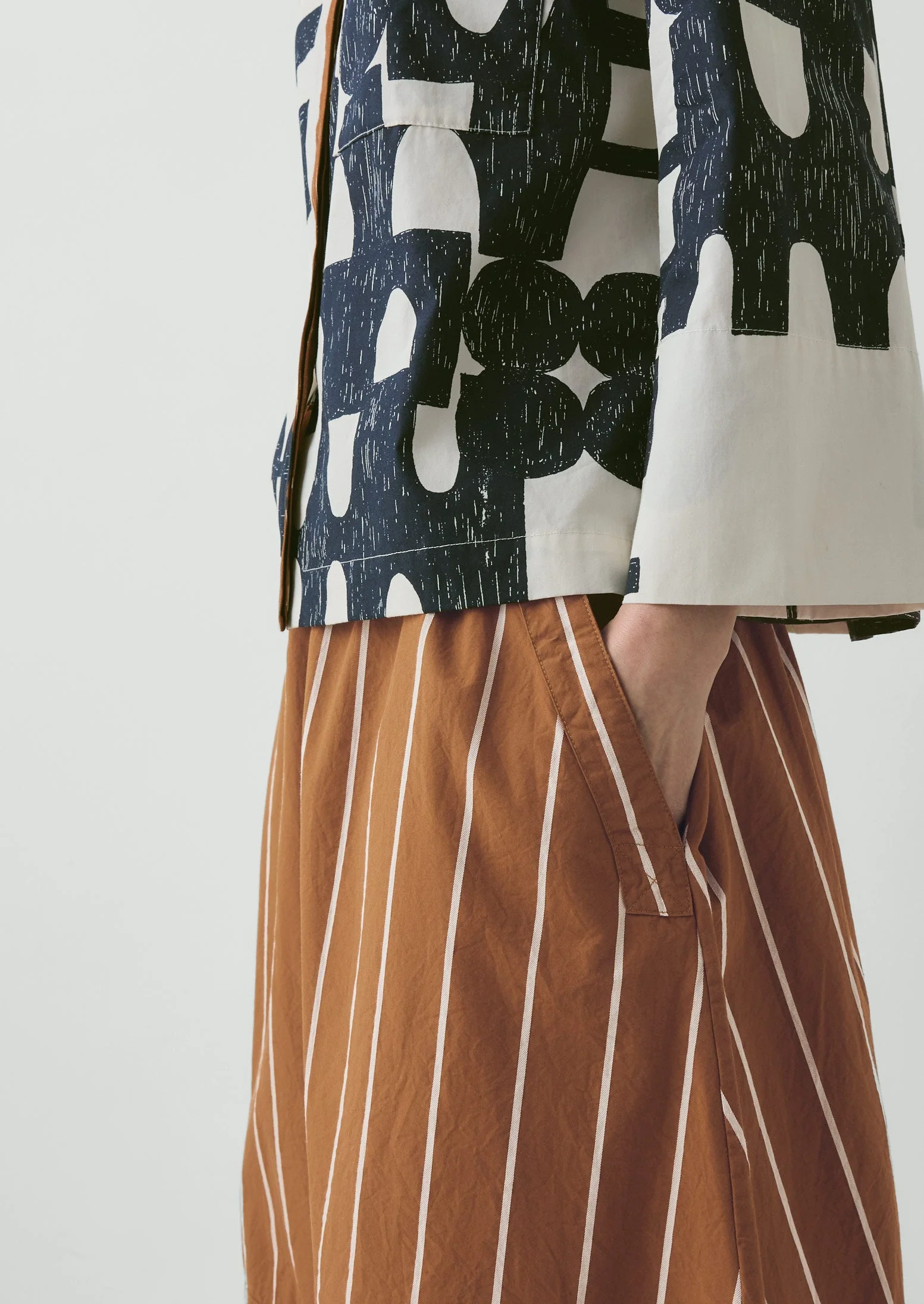 Totem Print Cotton Poplin Shirt | Ink/Dove - Image 5