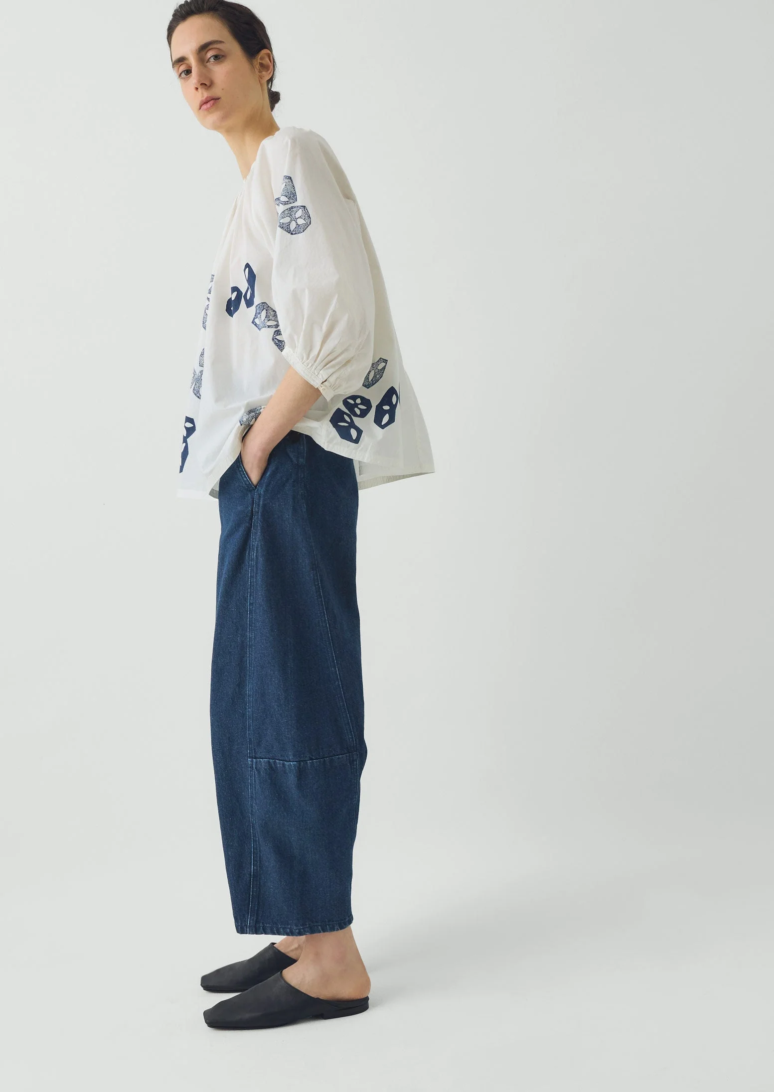 Twisted Seam Cotton Linen Denim Trousers | Indigo - Image 6