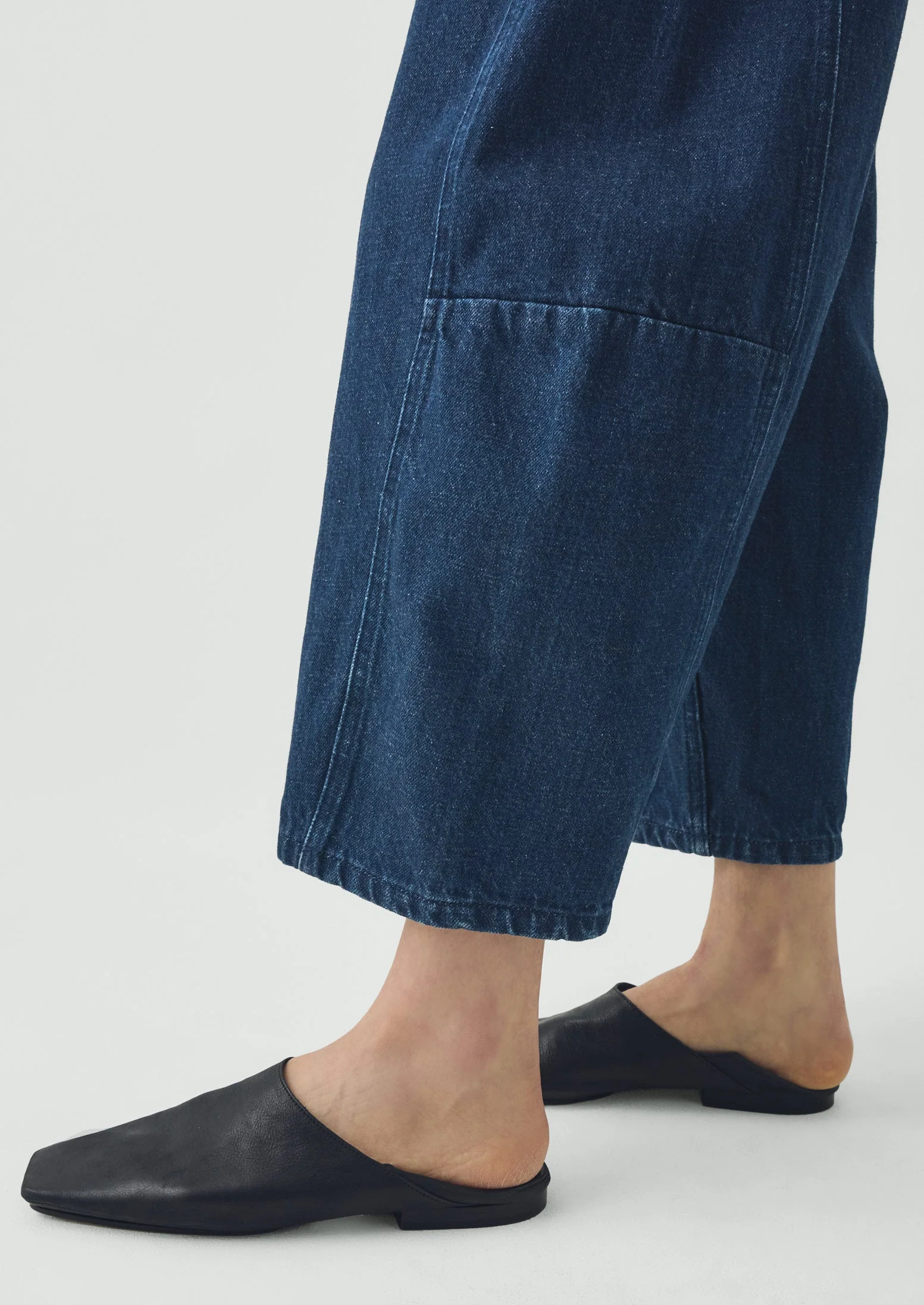 Twisted Seam Cotton Linen Denim Trousers | Indigo - Image 7